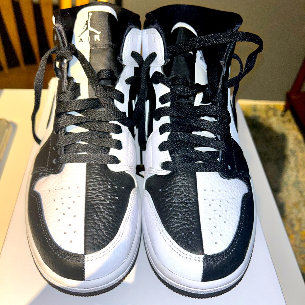 Air Jordan Retro 1 Black/White